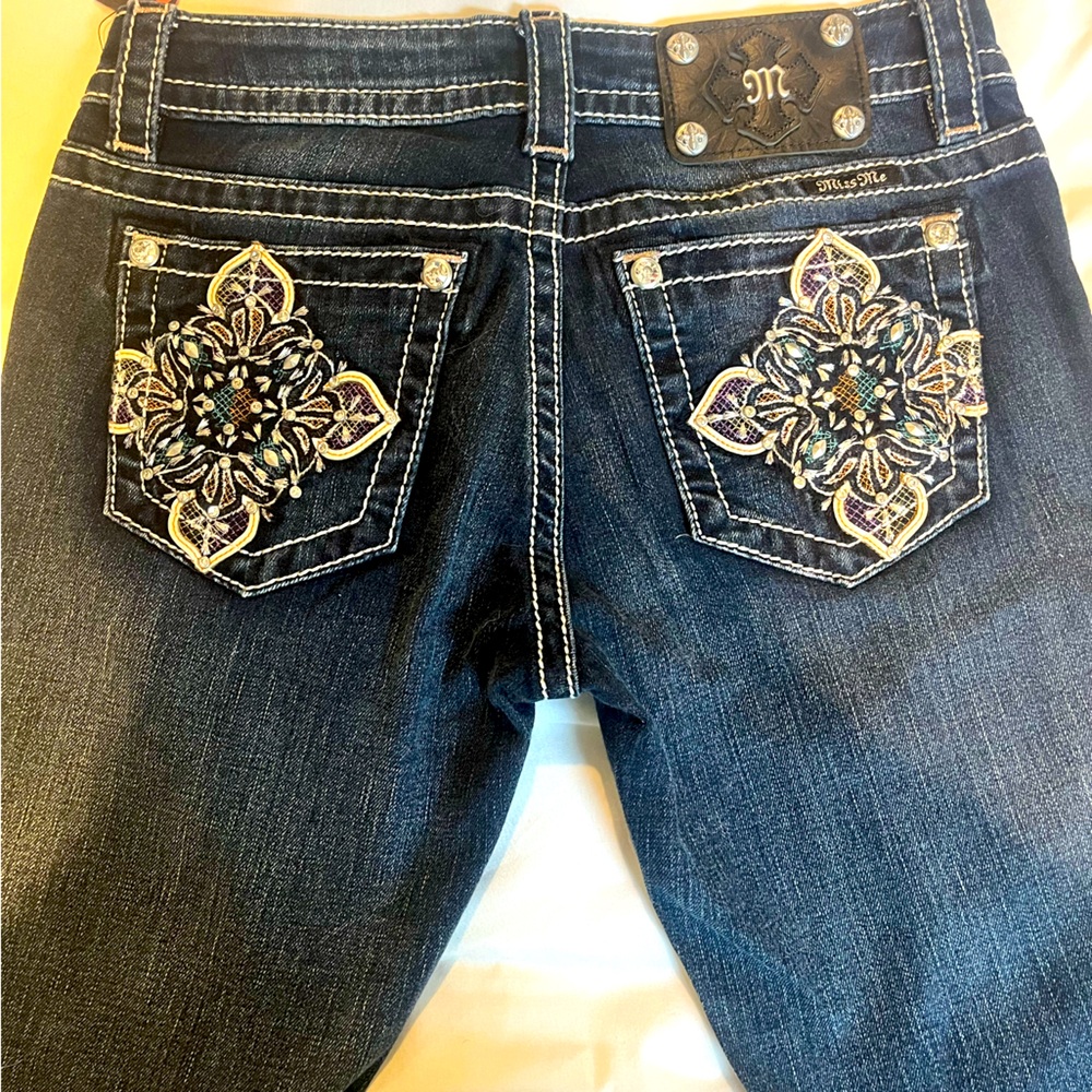 Brand new MiSs Me jeans signature straight, size 27. New with tag